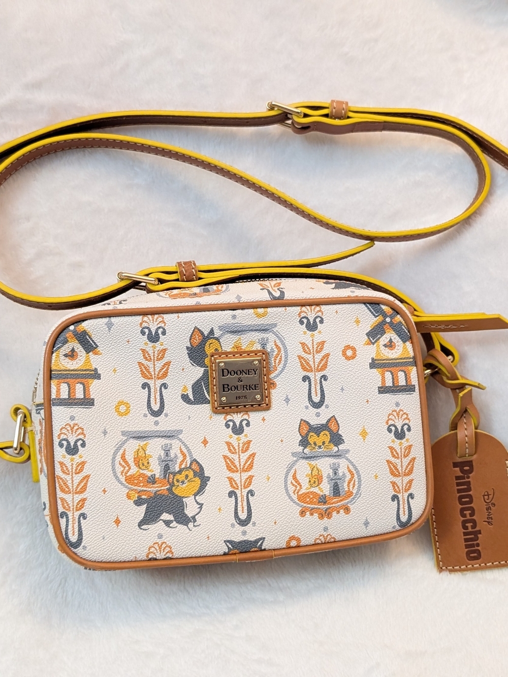 Dooney and Bourke Disney Pinocchio Figaro and Cleo Crossbody Camera Bag NWOT
